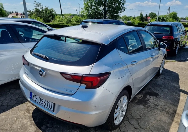 Opel Astra cena 42000 przebieg: 172000, rok produkcji 2018 z Dzierżoniów małe 67